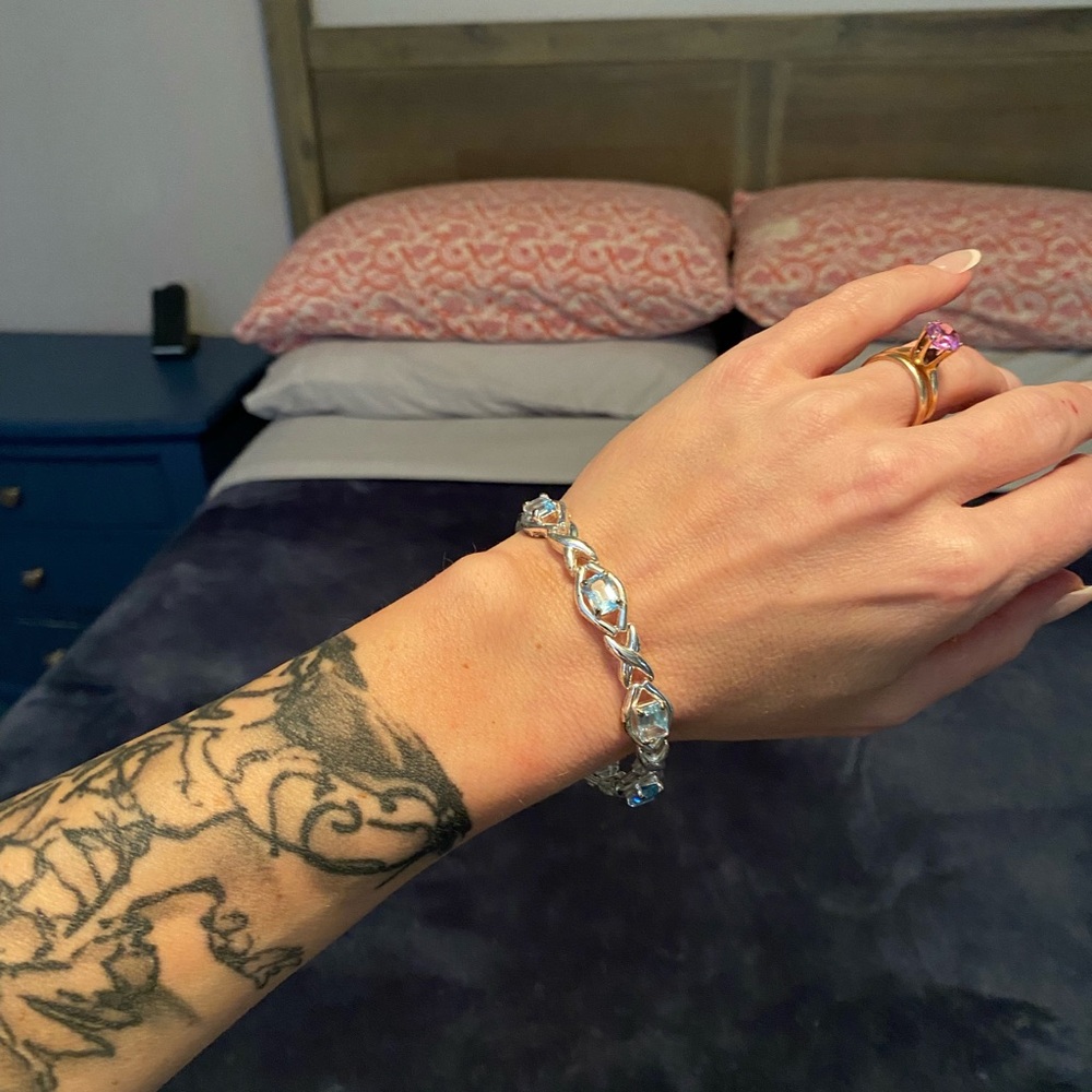 Elegant Blue Ice Simulate & Silver Coated Coated Bracelet